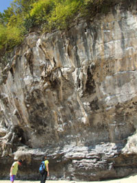 Impressive limestone climbs at Tongsai Bay
