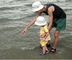 Daddy showing Robyn crabs and fishes