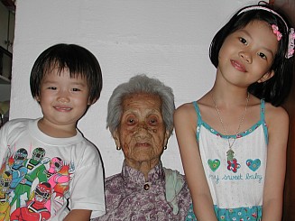 Robyn, Great-Granny and Jie Yi