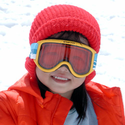 Robyn tackles Blue slope! 