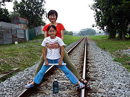 Robyn and Mummy Jin waiting for train