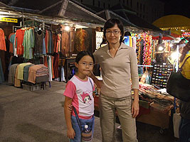 Robyn and Mummy Jin at the night market