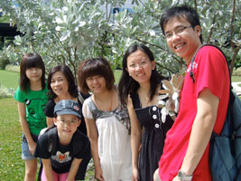 Mei Jia, Aunt Kwee Foong, Robyn, Mei Yen, Mellisa and Bing Quan
