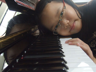 Robyn, the young pianist