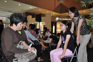 Robyn and Jin chatting with VIP Junaidah and Carolyn