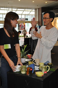 Alvin telling stories to visitor