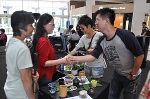 Visitors greeting VIP See Tai and Elaine