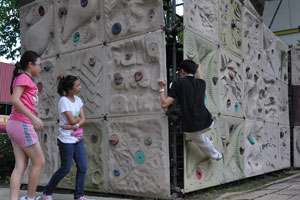 Alvin climbing