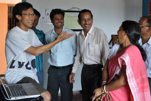 Alvin briefing the teachers on the objectives and the online voting procedure.