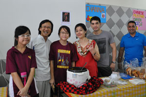 Alvin, Robyn, Winnie and 