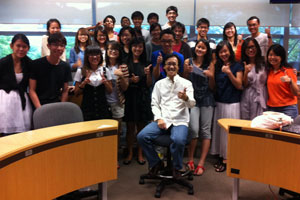 Alvin speaks to students of SMU on social entrepreneurship