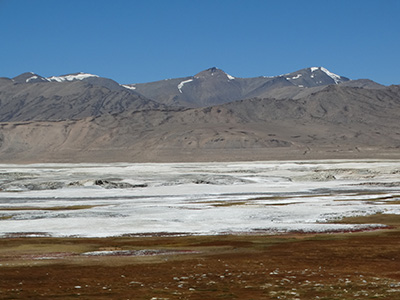 12 Sep: We headed back to Leh today. It would be a long 200km drive through scenic mountainous country. Enroute, we passed the TsoKar saltwater lake with a huge patch of white salt deposits.