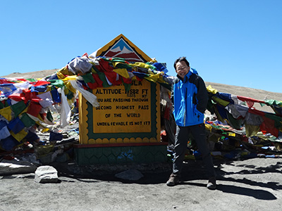 We crossed the Taglungla Pass, at 5328m, which is the world's 3rd highest motorable road.