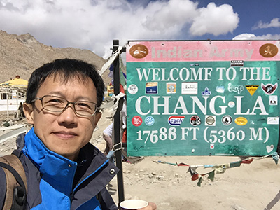 From Leh to Pangong Lake, we have to cross the Changla Pass at 5360m, the world's 3rd highest motorable road.